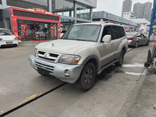 Mitsubishi Pajero 2012