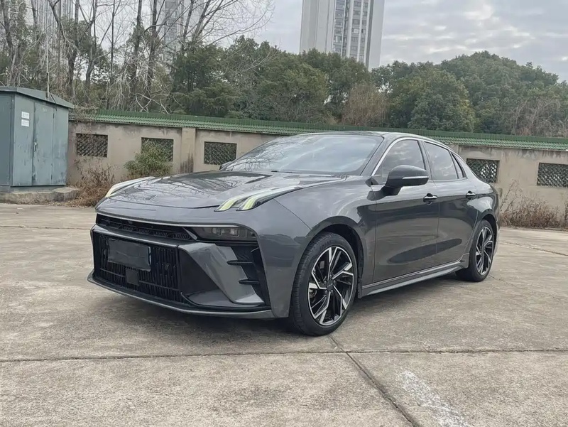 Lynk & Co 03