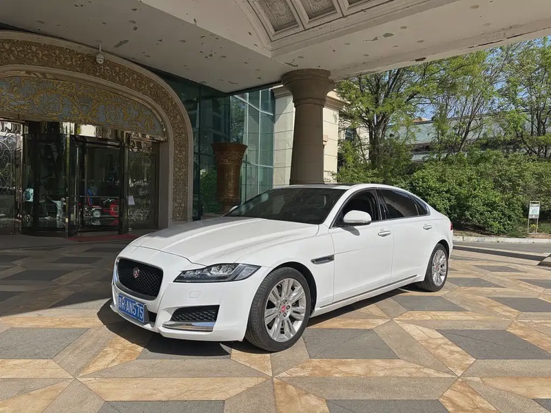 Jaguar XF