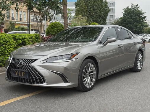 Lexus ES 2024