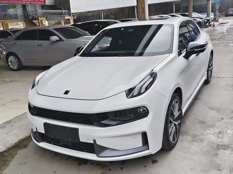 Lynk & Co 03
