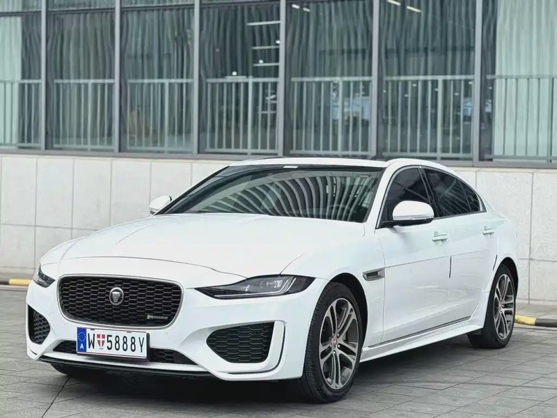 Jaguar XE