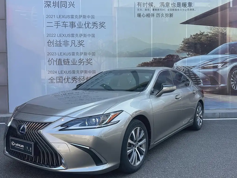 Lexus ES