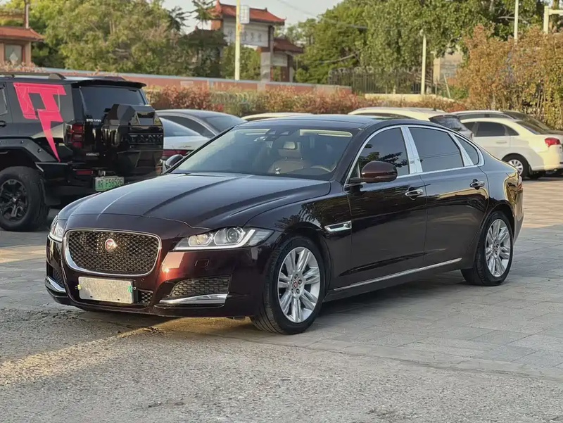 Jaguar XF