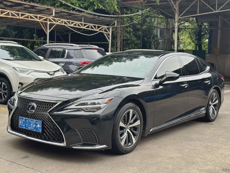 Lexus LS