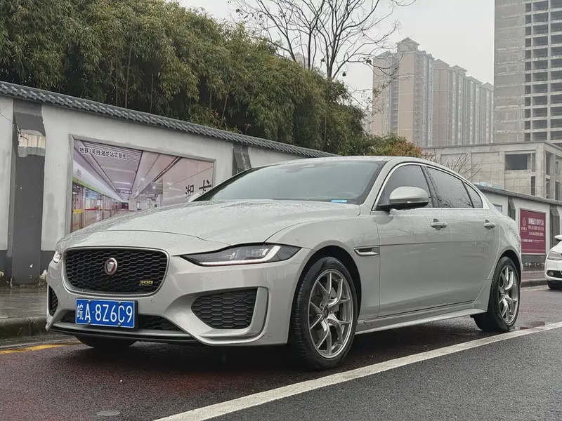 Jaguar XE