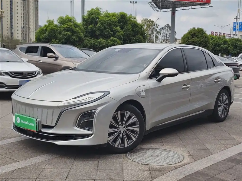 Hongqi E-QM5