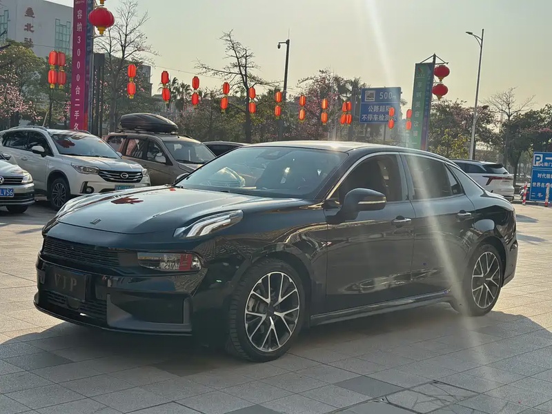 Lynk & Co 03
