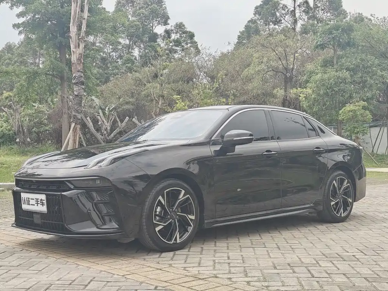 Lynk & Co 03