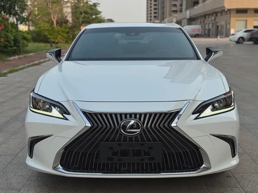 Lexus ES 2019