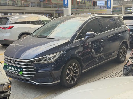 BYD MAX 2022
