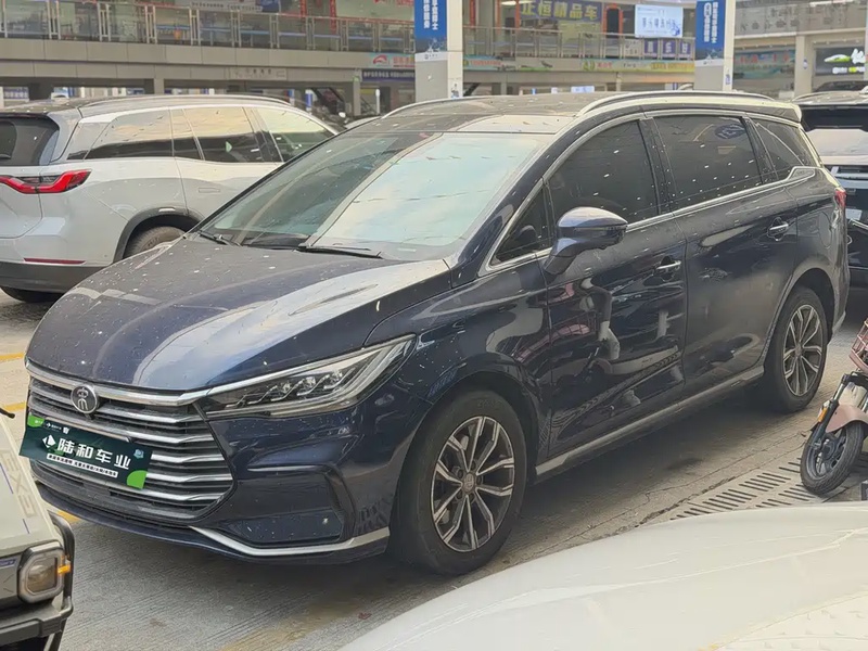 BYD MAX