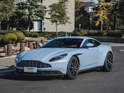 Aston Martin DB11 2024