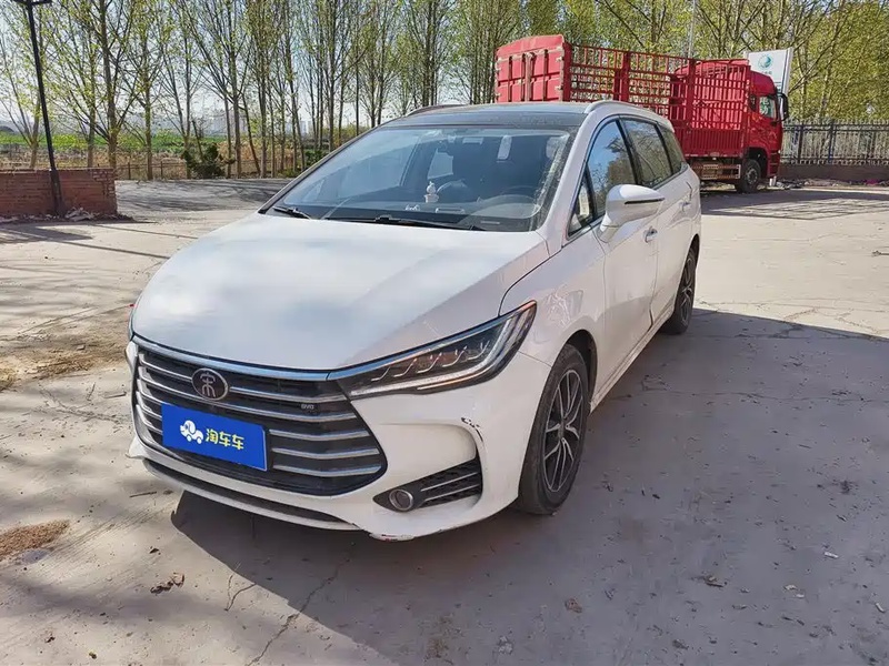 BYD MAX
