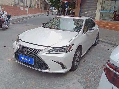 Lexus ES 2020