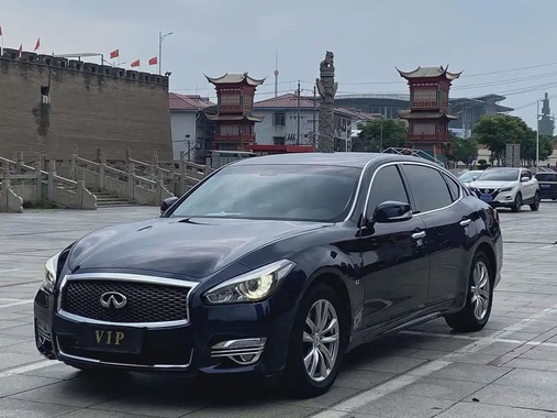 Infiniti Q70 2016