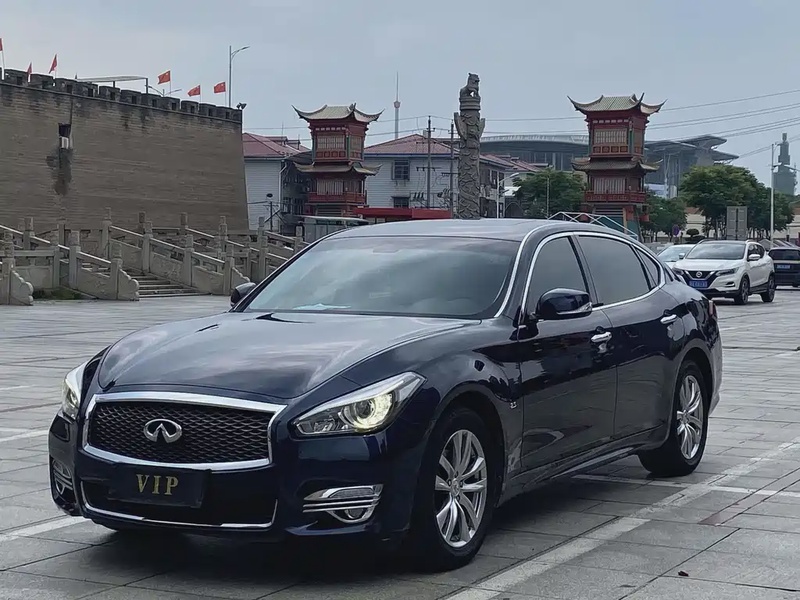 Infiniti Q70