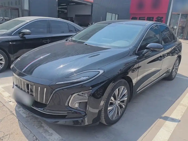 Hongqi E-QM5