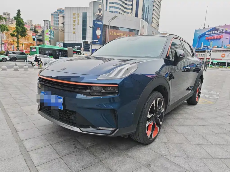 Lynk & Co 06