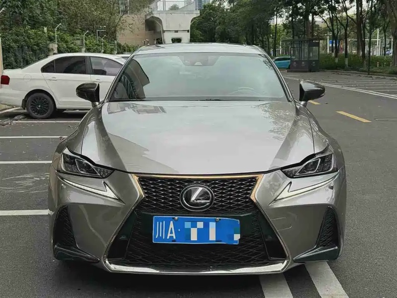 Lexus IS
