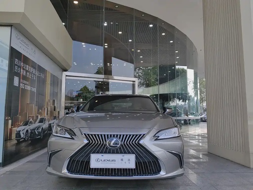 Lexus ES 2020