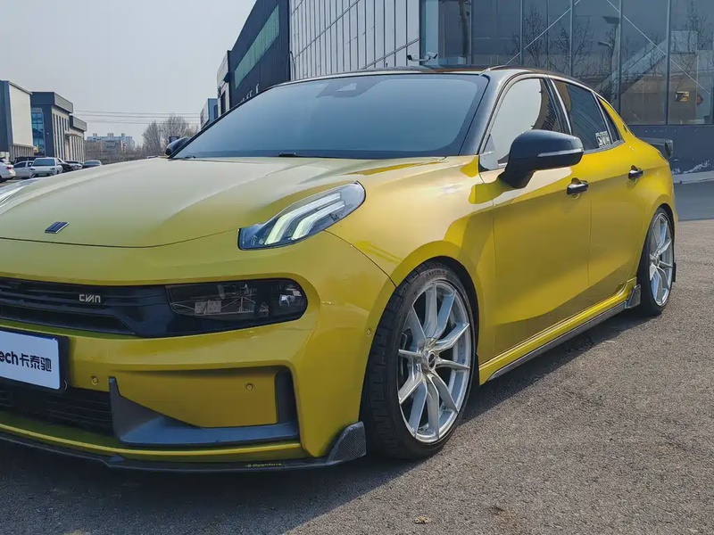 Lynk & Co 03