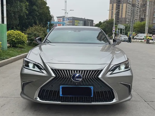Lexus ES 2020