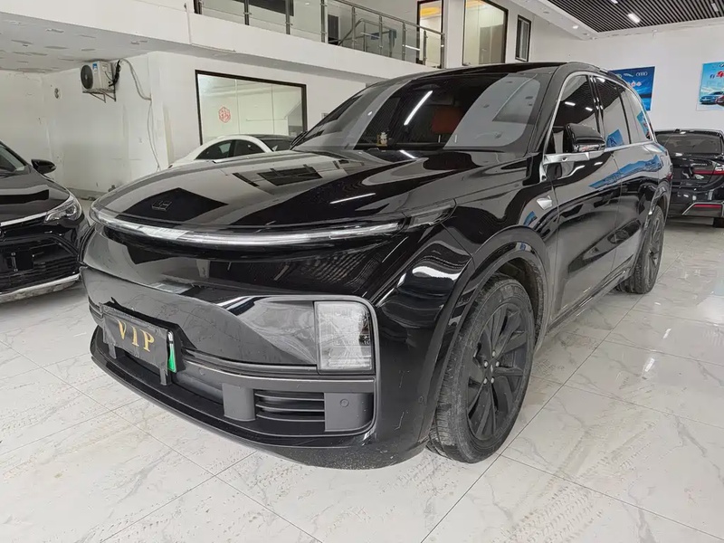 Li Auto L8
