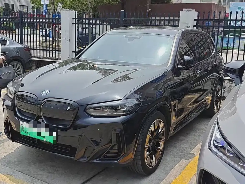 BMW iX3