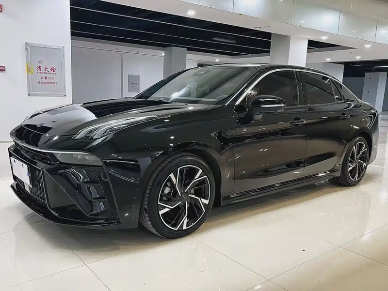 Lynk & Co 03