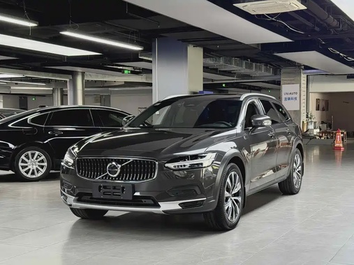 Volvo V90 2024