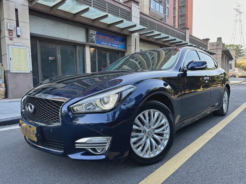 Infiniti Q70