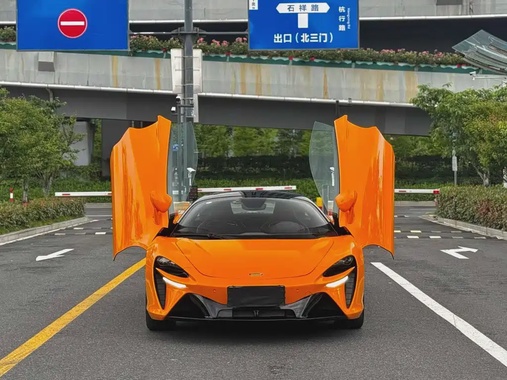 McLaren Artura 2024
