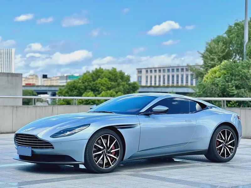 Aston Martin DB11