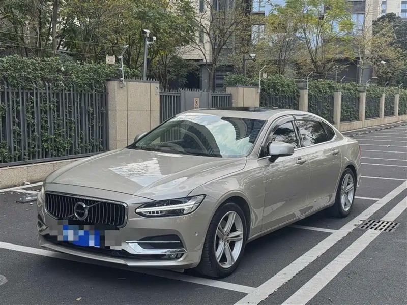 Volvo S90