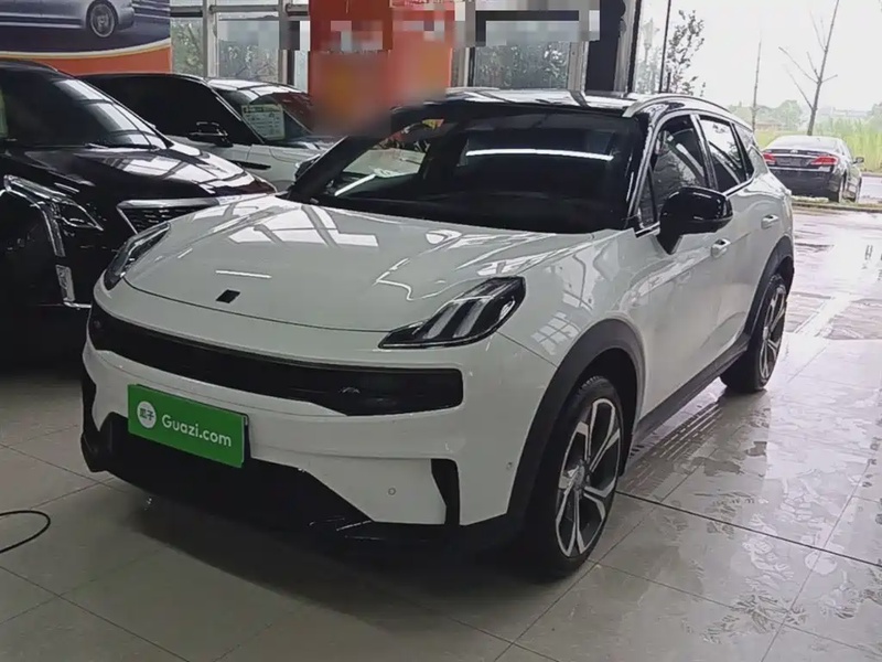 Lynk & Co 06
