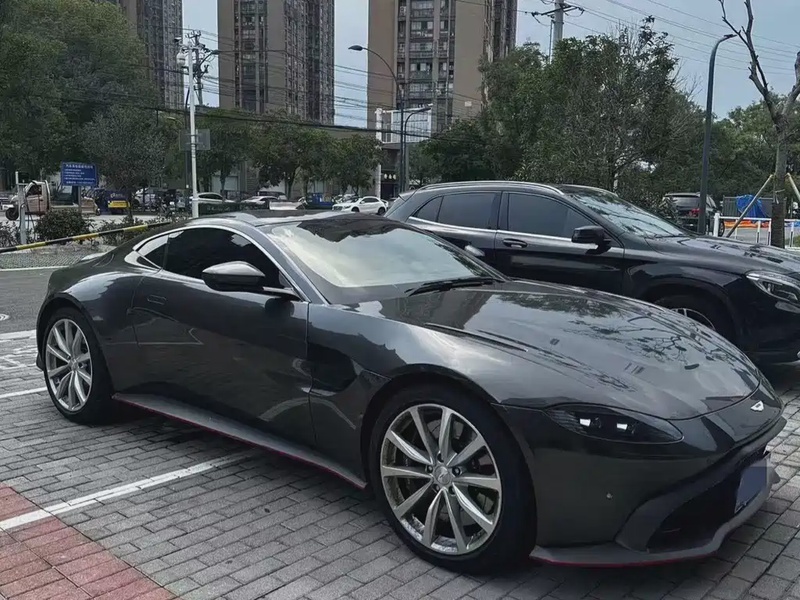Aston Martin Vantage