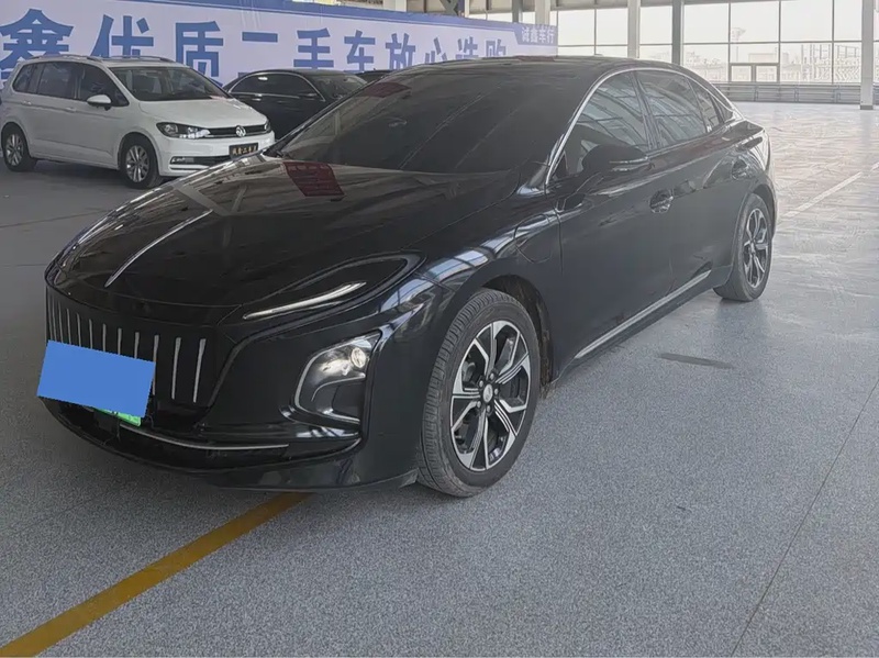 Hongqi E-QM5