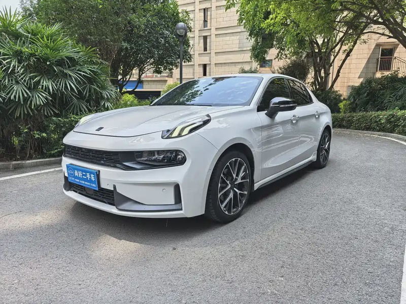 Lynk & Co 03