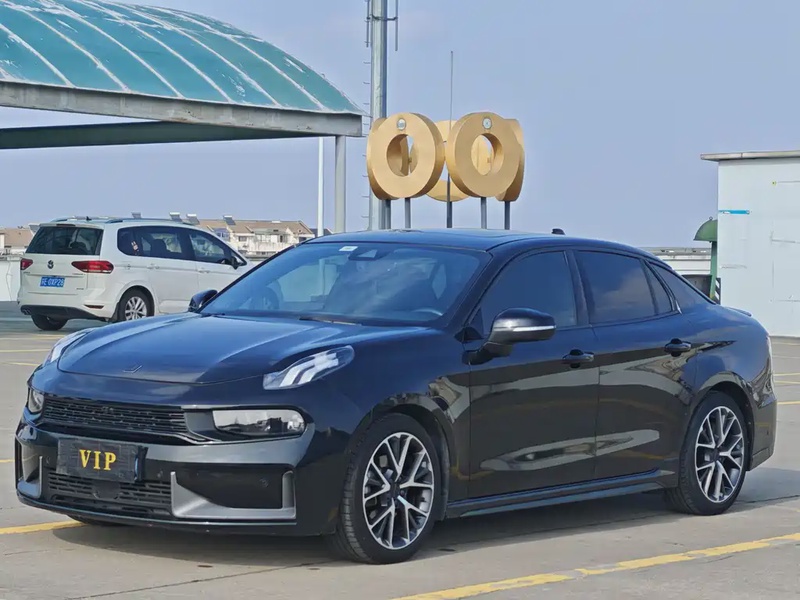 Lynk & Co 03