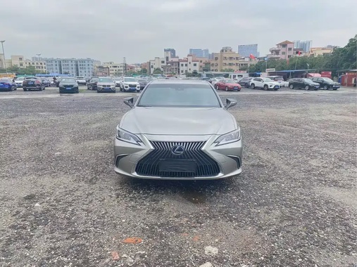 Lexus ES 2019