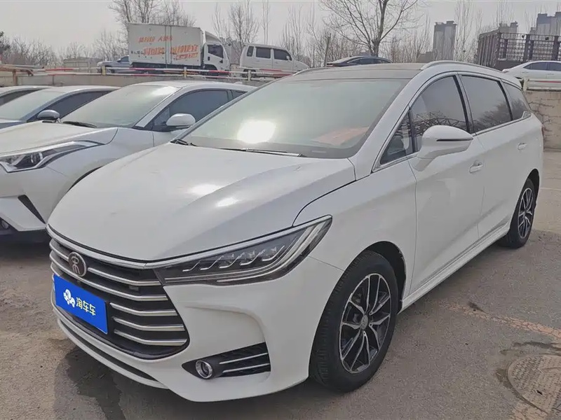 BYD MAX