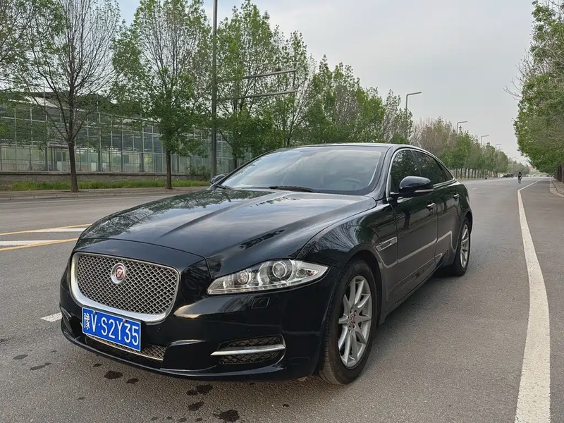 Jaguar XJ