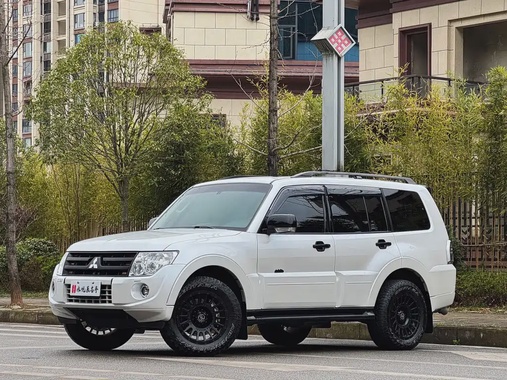 Mitsubishi Pajero 2014