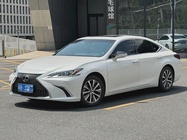 Lexus ES 2020