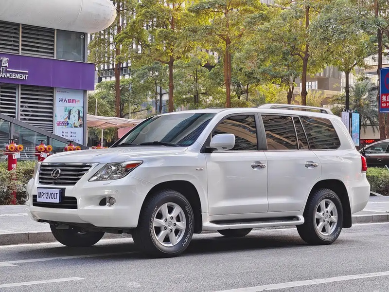Lexus LX