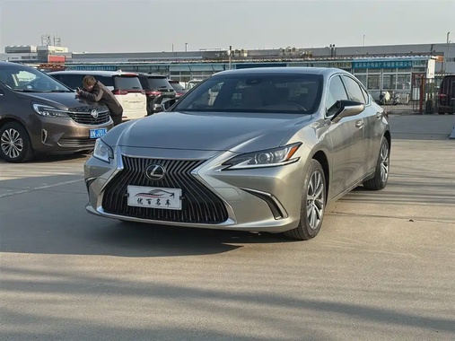 Lexus ES 2021