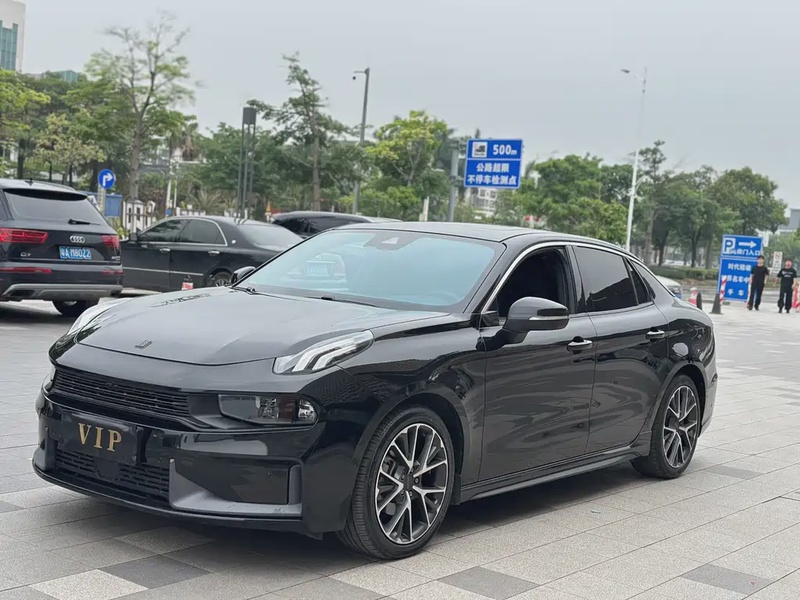 Lynk & Co 03