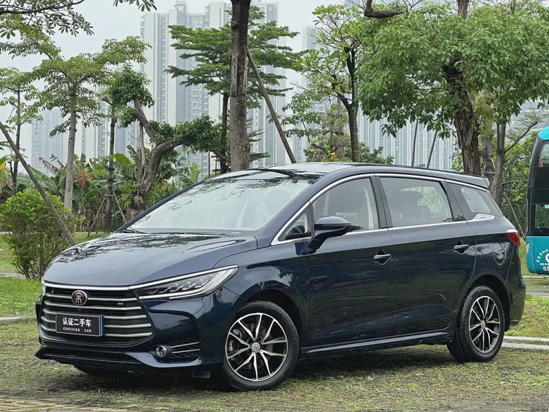 BYD MAX