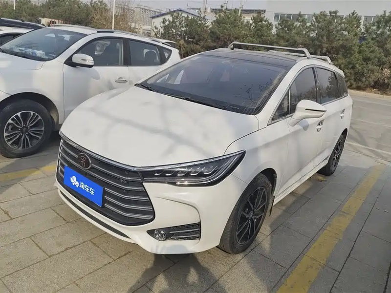 BYD MAX